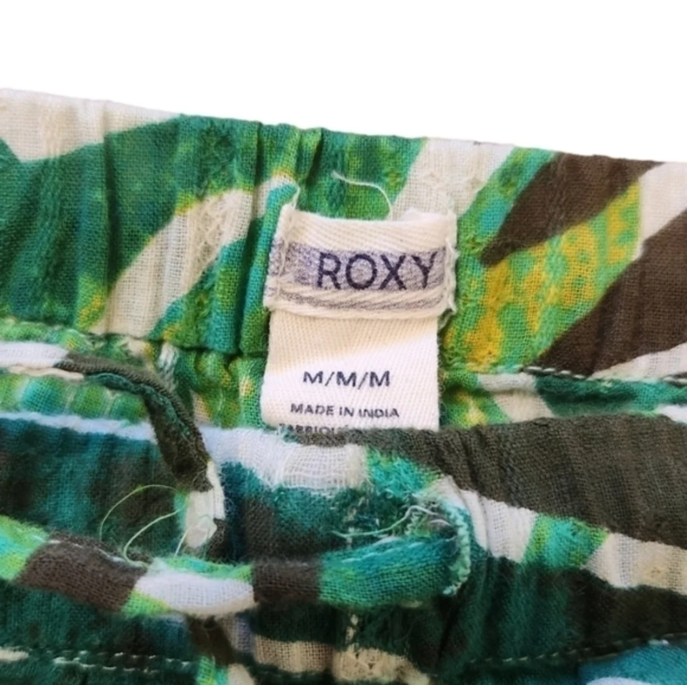 ROXY PALM LEAF SHORTS‎ M